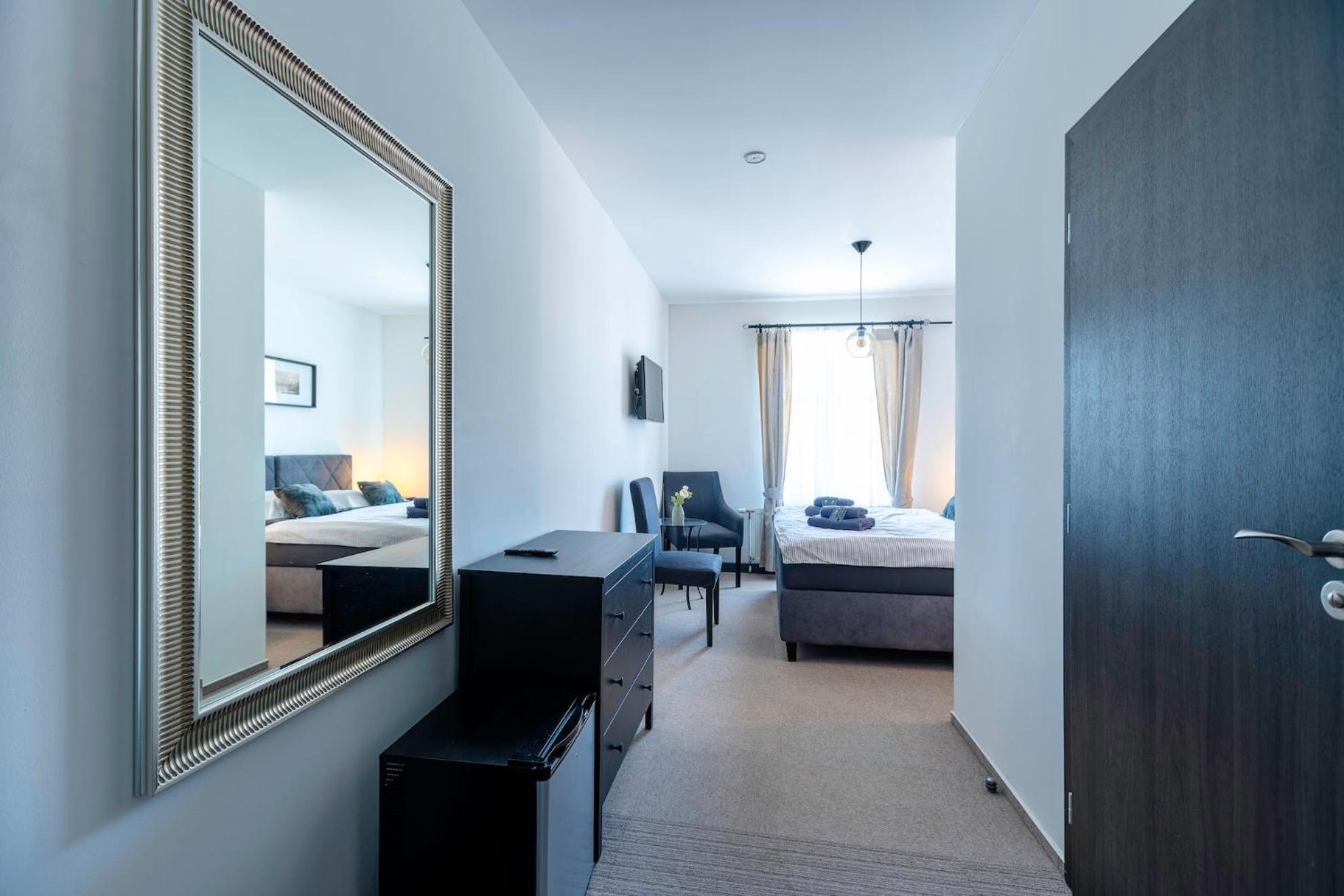 Restaurace Hotel Praha Nizbor エクステリア 写真