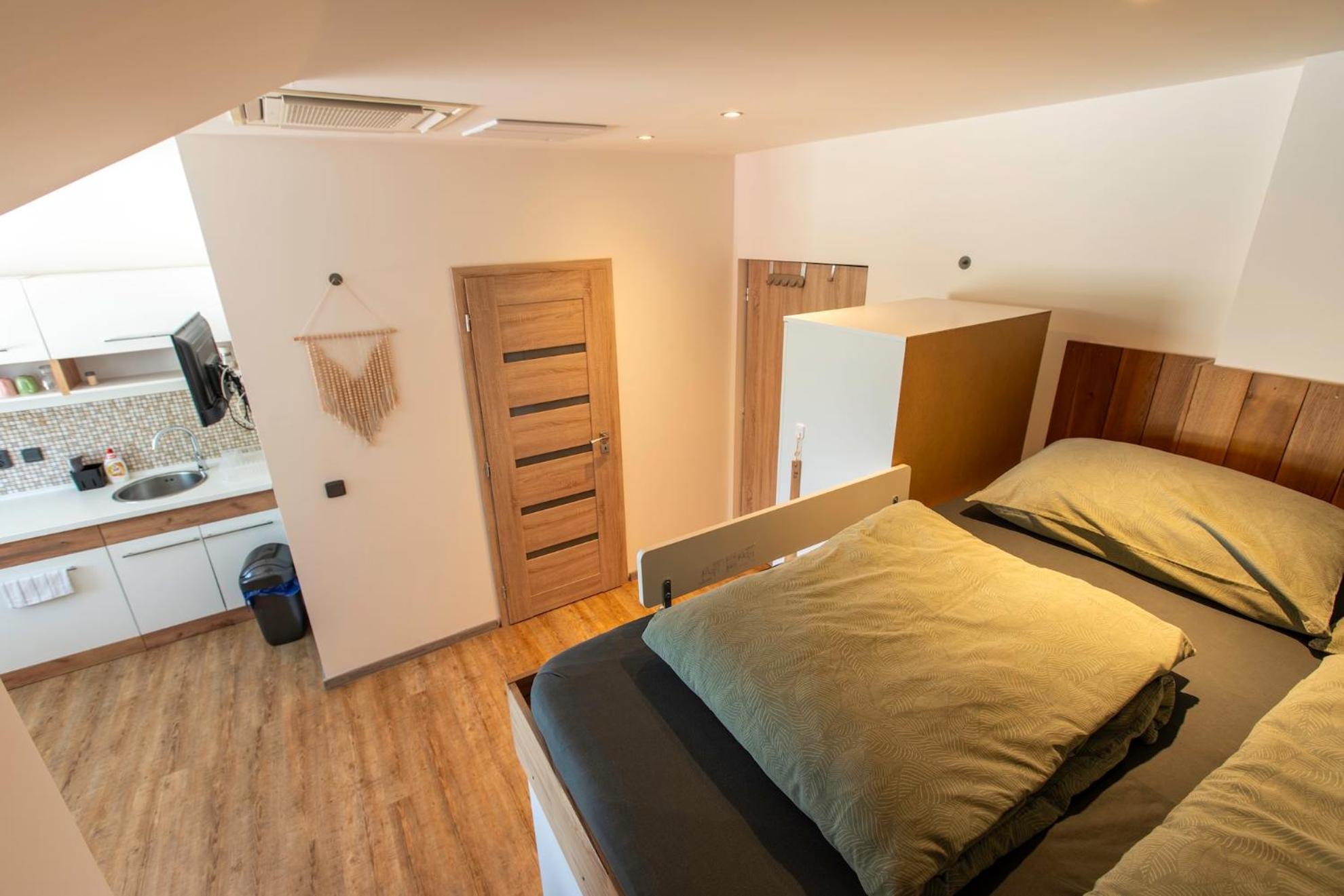 Restaurace Hotel Praha Nizbor エクステリア 写真