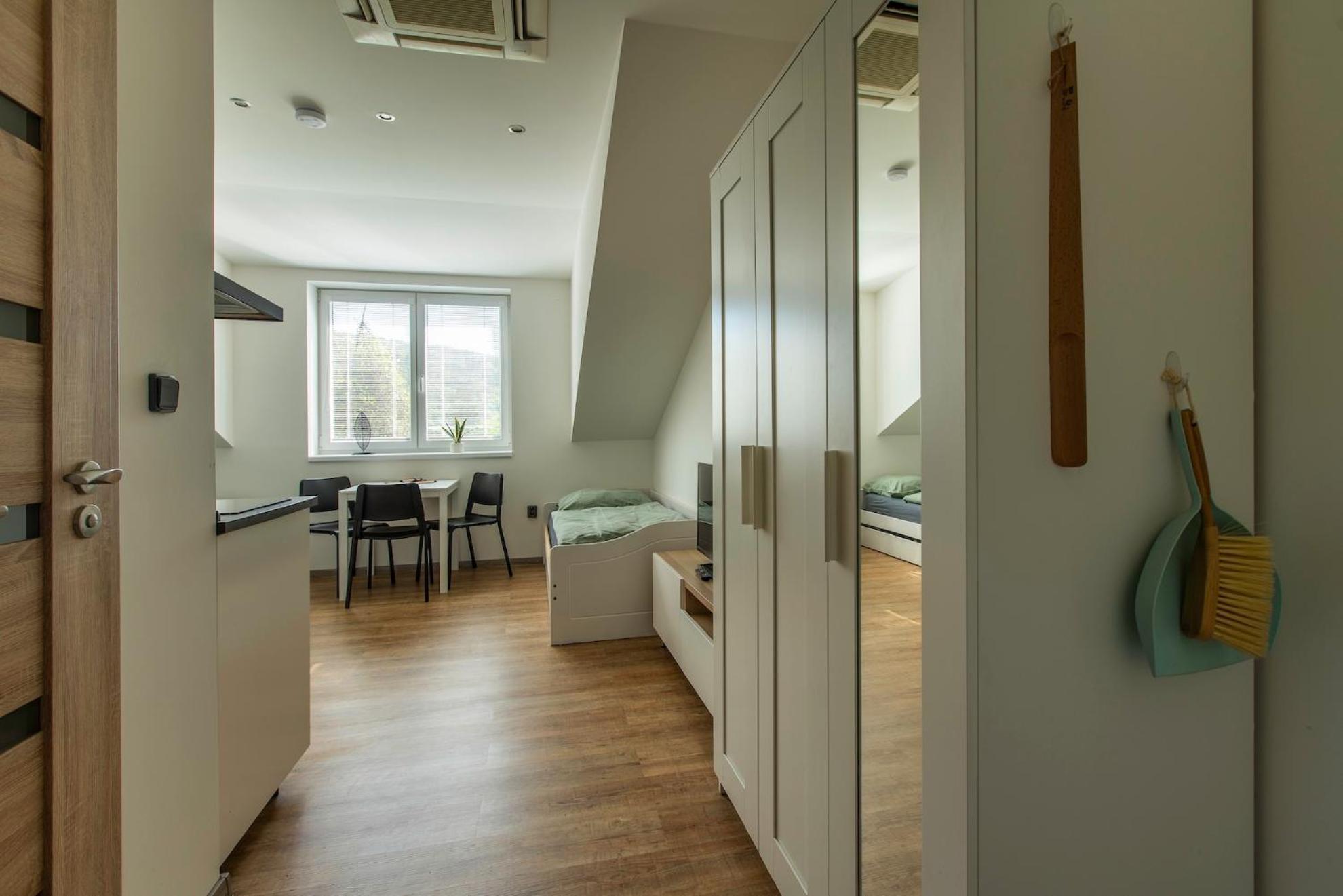 Restaurace Hotel Praha Nizbor エクステリア 写真